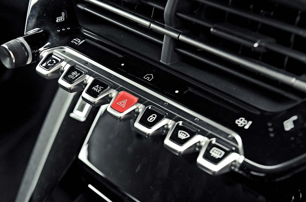 Peugeot GT 2008 buttons